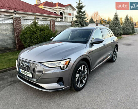 Серый Ауди E-Tron, объемом двигателя 0 л и пробегом 78 тыс. км за 33000 $, фото 2 на Automoto.ua