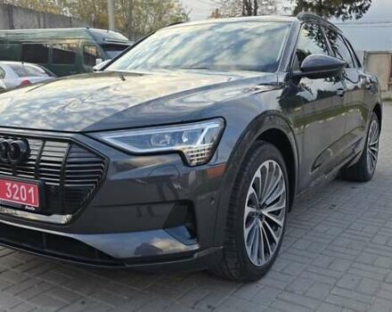 Сірий Ауді E-Tron, об'ємом двигуна 0 л та пробігом 110 тис. км за 29999 $, фото 2 на Automoto.ua