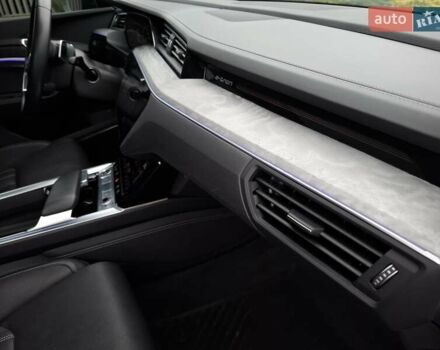 Сірий Ауді E-Tron, об'ємом двигуна 0 л та пробігом 43 тис. км за 41999 $, фото 22 на Automoto.ua
