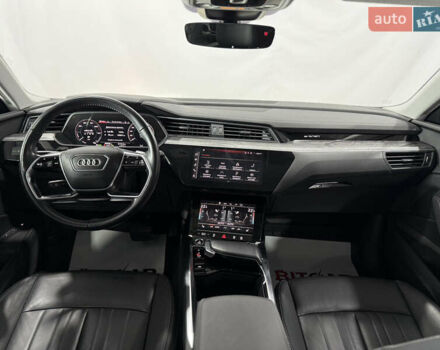 Серый Ауди E-Tron, объемом двигателя 0 л и пробегом 44 тыс. км за 33000 $, фото 23 на Automoto.ua