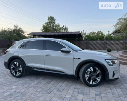 Сірий Ауді E-Tron, об'ємом двигуна 0 л та пробігом 31 тис. км за 46500 $, фото 17 на Automoto.ua