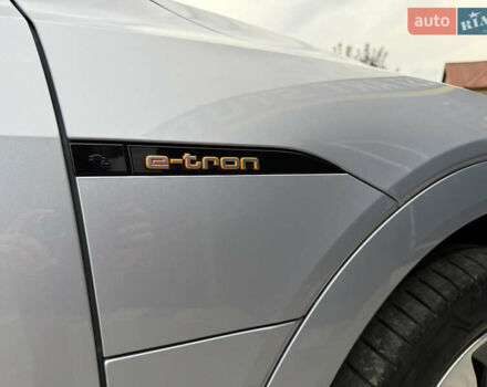 Сірий Ауді E-Tron, об'ємом двигуна 0 л та пробігом 63 тис. км за 39800 $, фото 8 на Automoto.ua