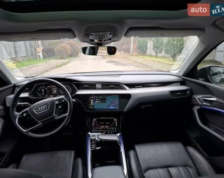 Сірий Ауді E-Tron, об'ємом двигуна 0 л та пробігом 43 тис. км за 41999 $, фото 16 на Automoto.ua