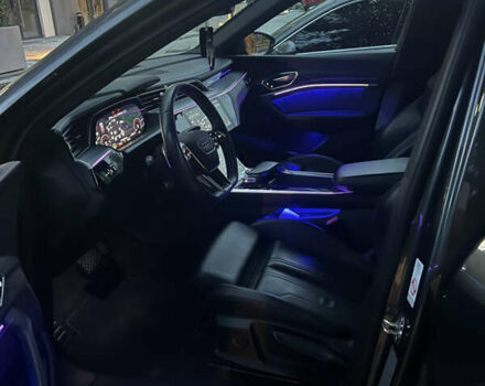 Сірий Ауді E-Tron, об'ємом двигуна 0 л та пробігом 64 тис. км за 33500 $, фото 5 на Automoto.ua