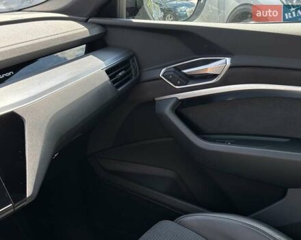 Серый Ауди E-Tron, объемом двигателя 0 л и пробегом 115 тыс. км за 37600 $, фото 21 на Automoto.ua