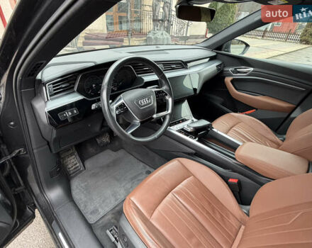 Серый Ауди E-Tron, объемом двигателя 0 л и пробегом 126 тыс. км за 29999 $, фото 22 на Automoto.ua