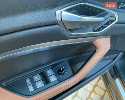 Сірий Ауді E-Tron, об'ємом двигуна 0 л та пробігом 53 тис. км за 29900 $, фото 12 на Automoto.ua