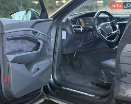 Серый Ауди E-Tron, объемом двигателя 0 л и пробегом 125 тыс. км за 26900 $, фото 21 на Automoto.ua