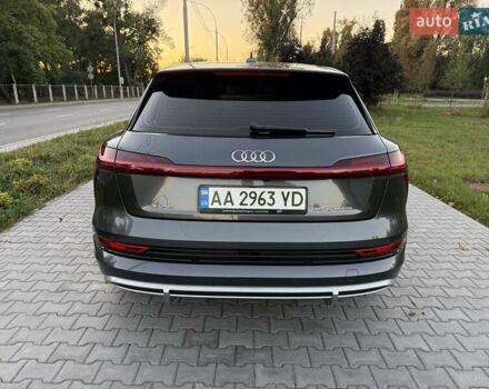 Серый Ауди E-Tron, объемом двигателя 0 л и пробегом 44 тыс. км за 33900 $, фото 32 на Automoto.ua