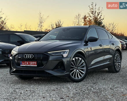 Серый Ауди E-Tron, объемом двигателя 0 л и пробегом 70 тыс. км за 42850 $, фото 3 на Automoto.ua