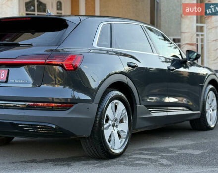 Серый Ауди E-Tron, объемом двигателя 0 л и пробегом 125 тыс. км за 26900 $, фото 14 на Automoto.ua