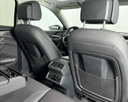 Серый Ауди E-Tron, объемом двигателя 0 л и пробегом 44 тыс. км за 33000 $, фото 44 на Automoto.ua