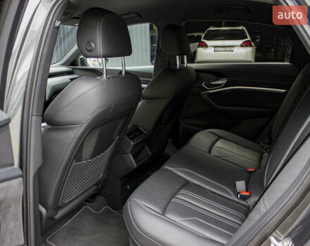 Сірий Ауді E-Tron, об'ємом двигуна 0 л та пробігом 69 тис. км за 39700 $, фото 8 на Automoto.ua