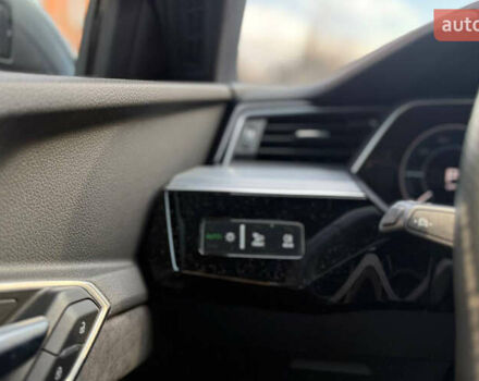 Сірий Ауді E-Tron, об'ємом двигуна 0 л та пробігом 70 тис. км за 41000 $, фото 9 на Automoto.ua