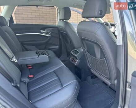 Серый Ауди E-Tron, объемом двигателя 0 л и пробегом 59 тыс. км за 37396 $, фото 28 на Automoto.ua