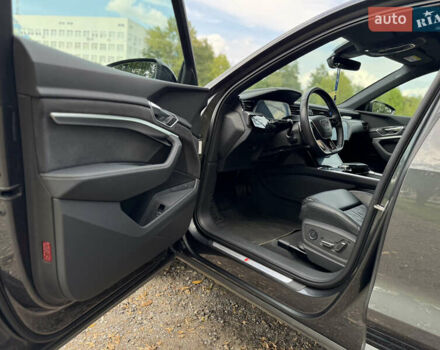 Серый Ауди E-Tron, объемом двигателя 0 л и пробегом 110 тыс. км за 42000 $, фото 10 на Automoto.ua