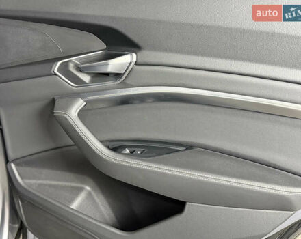 Серый Ауди E-Tron, объемом двигателя 0 л и пробегом 44 тыс. км за 33000 $, фото 42 на Automoto.ua