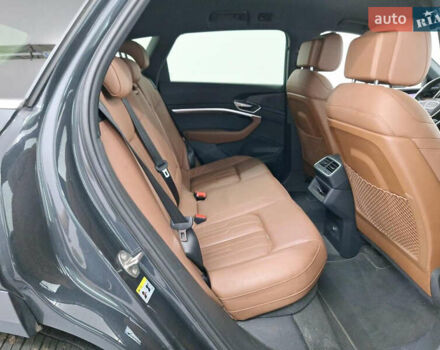 Серый Ауди E-Tron, объемом двигателя 0 л и пробегом 109 тыс. км за 29999 $, фото 8 на Automoto.ua