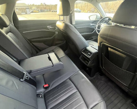 Серый Ауди E-Tron, объемом двигателя 0 л и пробегом 88 тыс. км за 36500 $, фото 16 на Automoto.ua