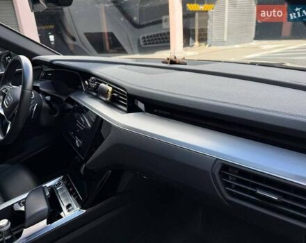 Сірий Ауді E-Tron, об'ємом двигуна 0 л та пробігом 45 тис. км за 48137 $, фото 22 на Automoto.ua