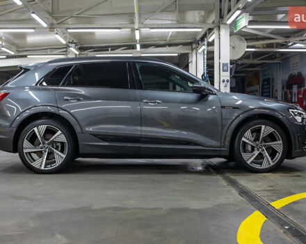 Сірий Ауді E-Tron, об'ємом двигуна 0 л та пробігом 73 тис. км за 38950 $, фото 4 на Automoto.ua