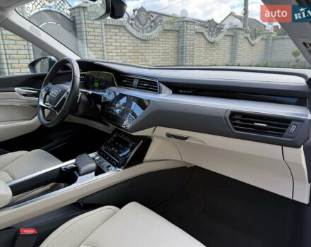 Серый Ауди E-Tron, объемом двигателя 0 л и пробегом 130 тыс. км за 37000 $, фото 94 на Automoto.ua