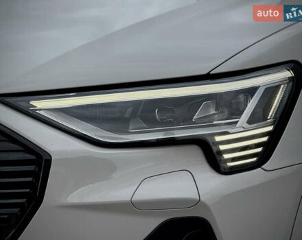 Серый Ауди E-Tron, объемом двигателя 0 л и пробегом 36 тыс. км за 45445 $, фото 33 на Automoto.ua