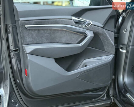 Серый Ауди E-Tron, объемом двигателя 0 л и пробегом 28 тыс. км за 34900 $, фото 29 на Automoto.ua