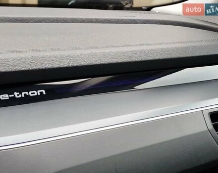 Серый Ауди E-Tron, объемом двигателя 0 л и пробегом 140 тыс. км за 25811 $, фото 112 на Automoto.ua