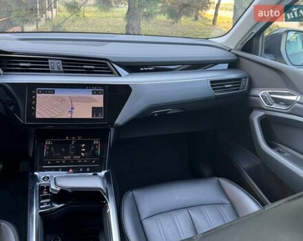 Серый Ауди E-Tron, объемом двигателя 0 л и пробегом 168 тыс. км за 25900 $, фото 10 на Automoto.ua
