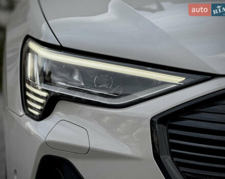 Серый Ауди E-Tron, объемом двигателя 0 л и пробегом 36 тыс. км за 45445 $, фото 30 на Automoto.ua