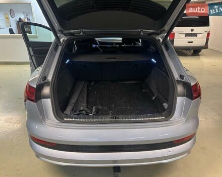 Сірий Ауді E-Tron, об'ємом двигуна 0 л та пробігом 152 тис. км за 24700 $, фото 8 на Automoto.ua