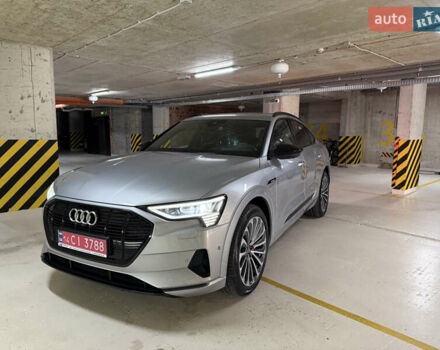 Серый Ауди E-Tron, объемом двигателя 0 л и пробегом 32 тыс. км за 41990 $, фото 2 на Automoto.ua