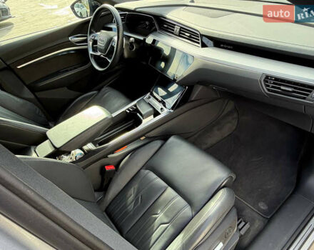 Серый Ауди E-Tron, объемом двигателя 0 л и пробегом 32 тыс. км за 41990 $, фото 45 на Automoto.ua