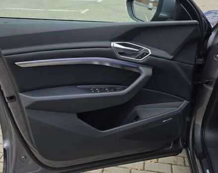 Сірий Ауді E-Tron, об'ємом двигуна 0 л та пробігом 140 тис. км за 28800 $, фото 75 на Automoto.ua