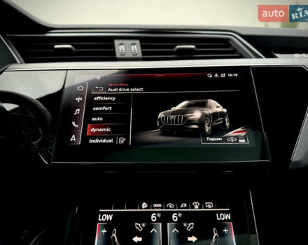 Серый Ауди E-Tron, объемом двигателя 0 л и пробегом 36 тыс. км за 45445 $, фото 113 на Automoto.ua
