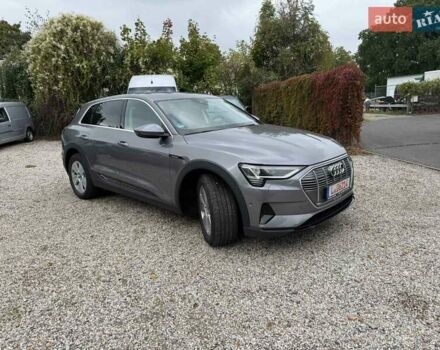 Серый Ауди E-Tron, объемом двигателя 0 л и пробегом 153 тыс. км за 28500 $, фото 2 на Automoto.ua