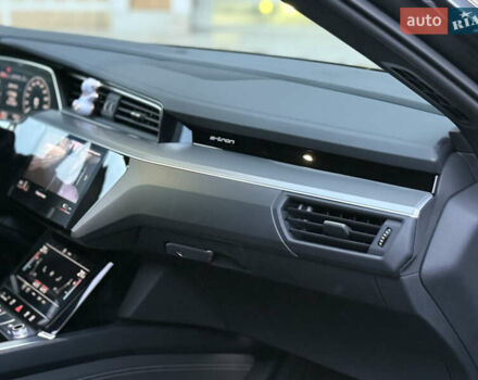 Серый Ауди E-Tron, объемом двигателя 0 л и пробегом 28 тыс. км за 34900 $, фото 43 на Automoto.ua