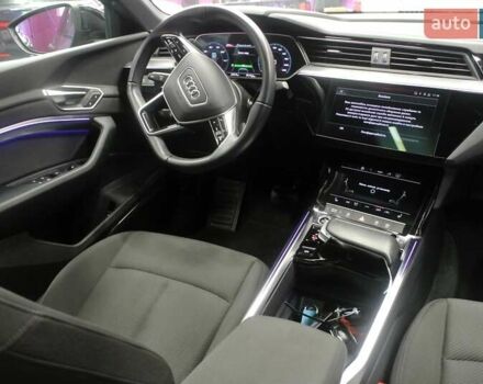 Серый Ауди E-Tron, объемом двигателя 0 л и пробегом 60 тыс. км за 29990 $, фото 27 на Automoto.ua