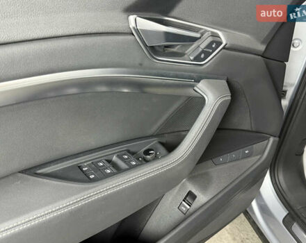 Серый Ауди E-Tron, объемом двигателя 0 л и пробегом 44 тыс. км за 33000 $, фото 29 на Automoto.ua