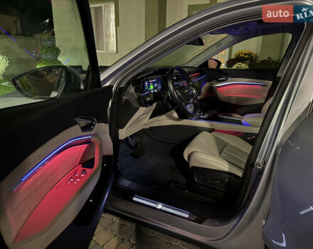 Серый Ауди E-Tron, объемом двигателя 0 л и пробегом 130 тыс. км за 37000 $, фото 4 на Automoto.ua