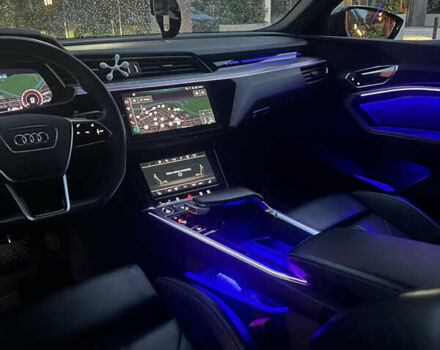 Сірий Ауді E-Tron, об'ємом двигуна 0 л та пробігом 64 тис. км за 33500 $, фото 10 на Automoto.ua