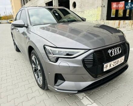 Ауди E-Tron 2021 в Тернополе на Automoto.ua Серый Ауди E-Tron, объемом двигателя 0 л и пробегом 85 тыс. км за 27999 $, фото 8 на Automoto.ua