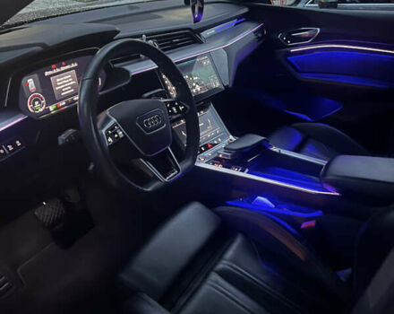 Сірий Ауді E-Tron, об'ємом двигуна 0 л та пробігом 64 тис. км за 33500 $, фото 9 на Automoto.ua