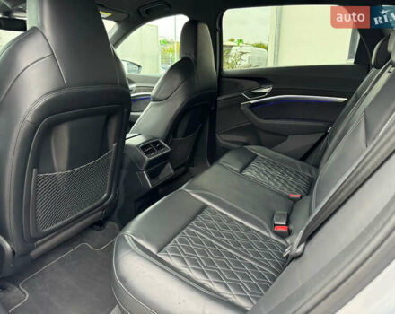 Серый Ауди E-Tron, объемом двигателя 0 л и пробегом 94 тыс. км за 35500 $, фото 5 на Automoto.ua