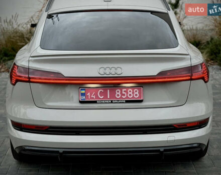 Серый Ауди E-Tron, объемом двигателя 0 л и пробегом 36 тыс. км за 45445 $, фото 50 на Automoto.ua