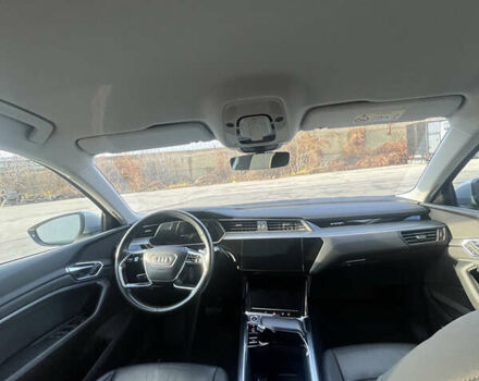 Серый Ауди E-Tron, объемом двигателя 0 л и пробегом 88 тыс. км за 36500 $, фото 13 на Automoto.ua