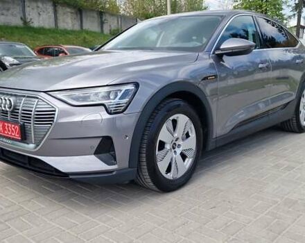 Серый Ауди E-Tron, объемом двигателя 0 л и пробегом 140 тыс. км за 25811 $, фото 1 на Automoto.ua