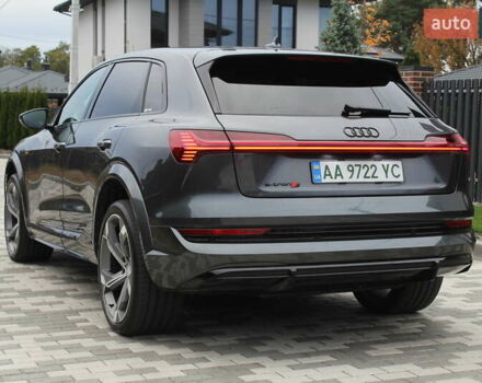 Серый Ауди E-Tron, объемом двигателя 0 л и пробегом 44 тыс. км за 44700 $, фото 7 на Automoto.ua