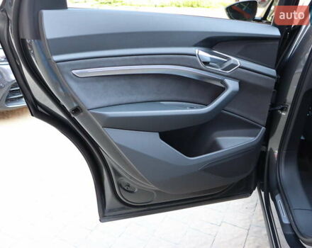 Серый Ауди E-Tron, объемом двигателя 0 л и пробегом 37 тыс. км за 55900 $, фото 39 на Automoto.ua